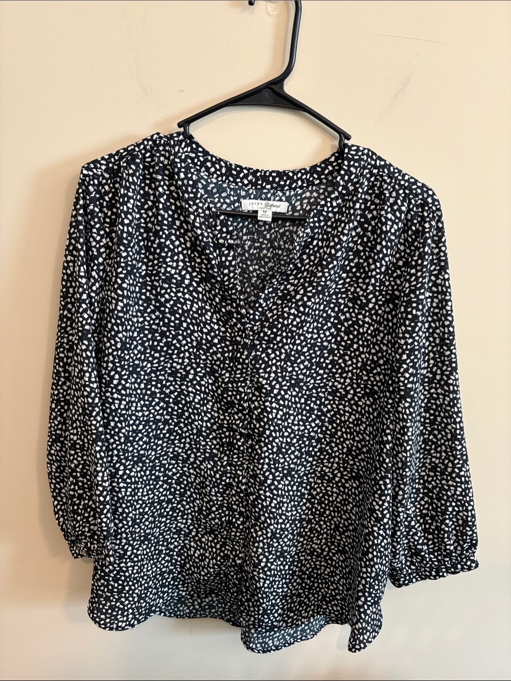 Jachs Girlfriend New York Black & White Printed V-Neck Blouse